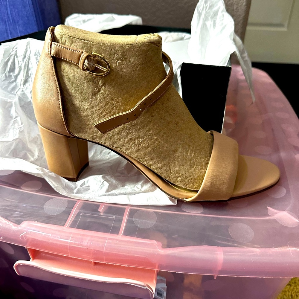 Naturalizer women’s shoes size 11 brand new in box
